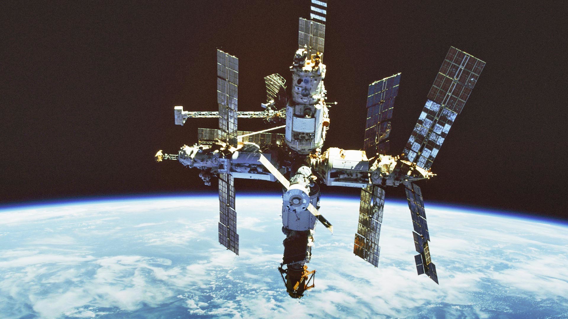 The Day the Soviets Built a World in Orbit