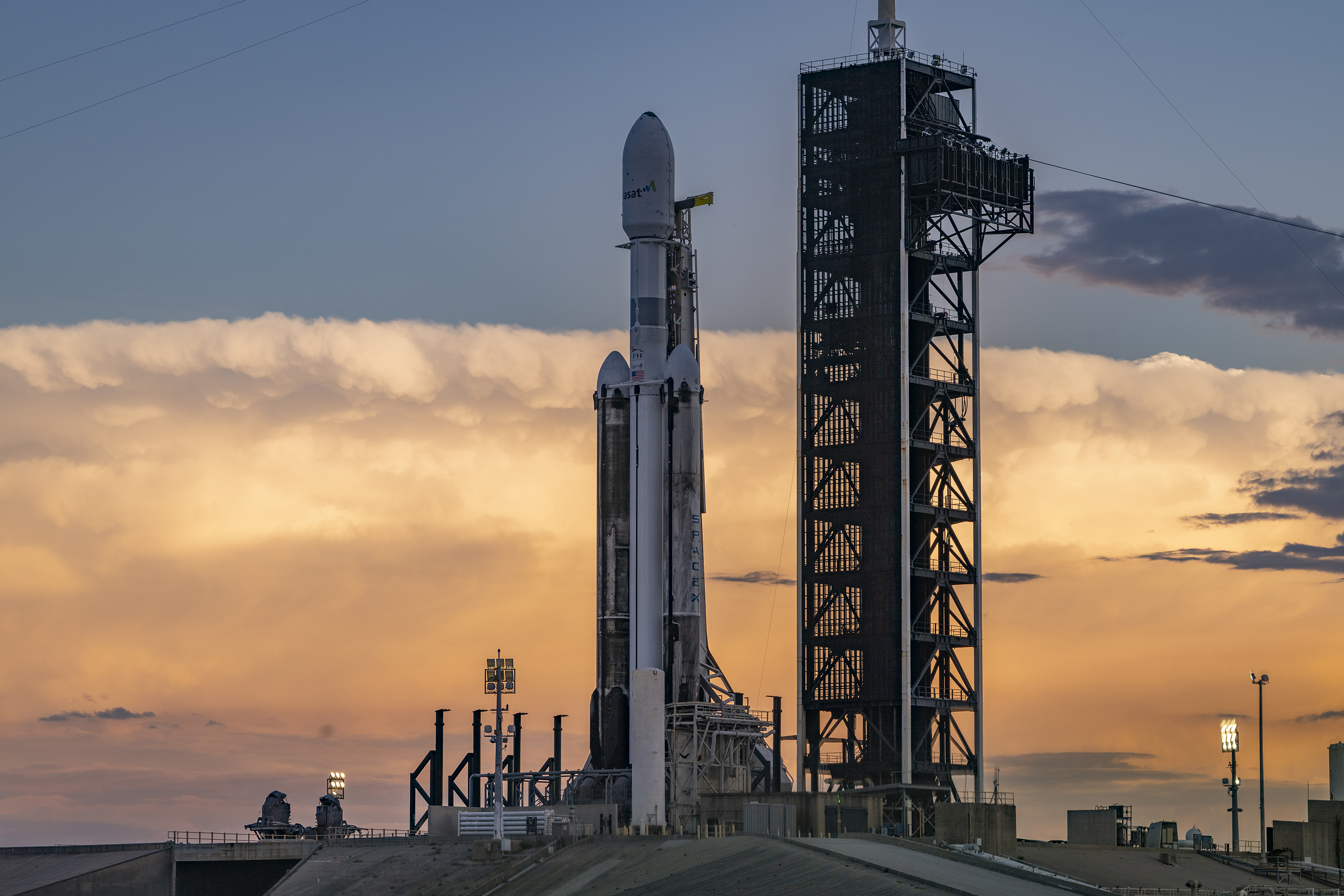 ULA Launches 29 Amazon Kuiper Satellites; Falcon Heavy Returns | KeepTrack Space Brief